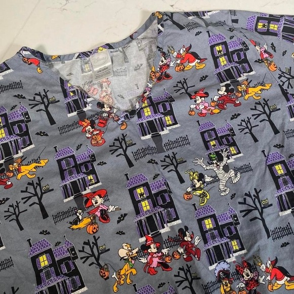 Disney Halloween Scrub Top – 2X Plus Size – Haunted House All-Over Print - Picture 1 of 6